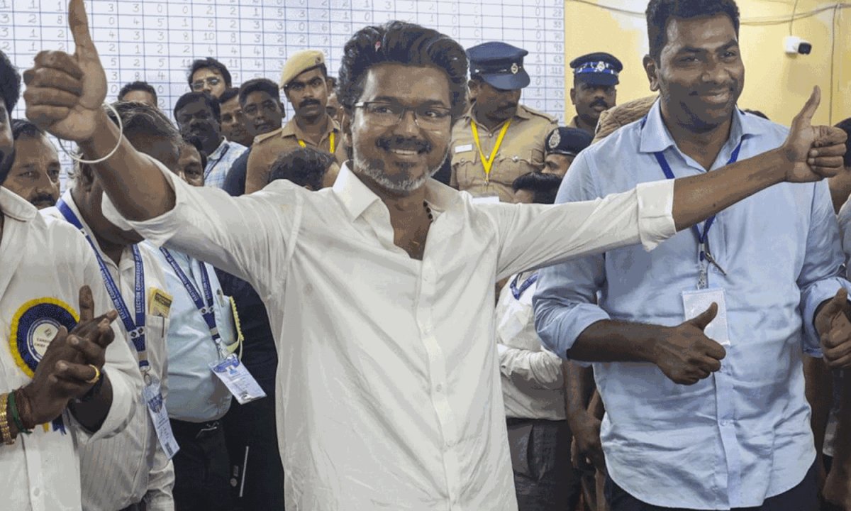 టీవీకే విజయ్ ని చూసి...బాబు రేవంత్ కి ఇబ్బందేనా ? 